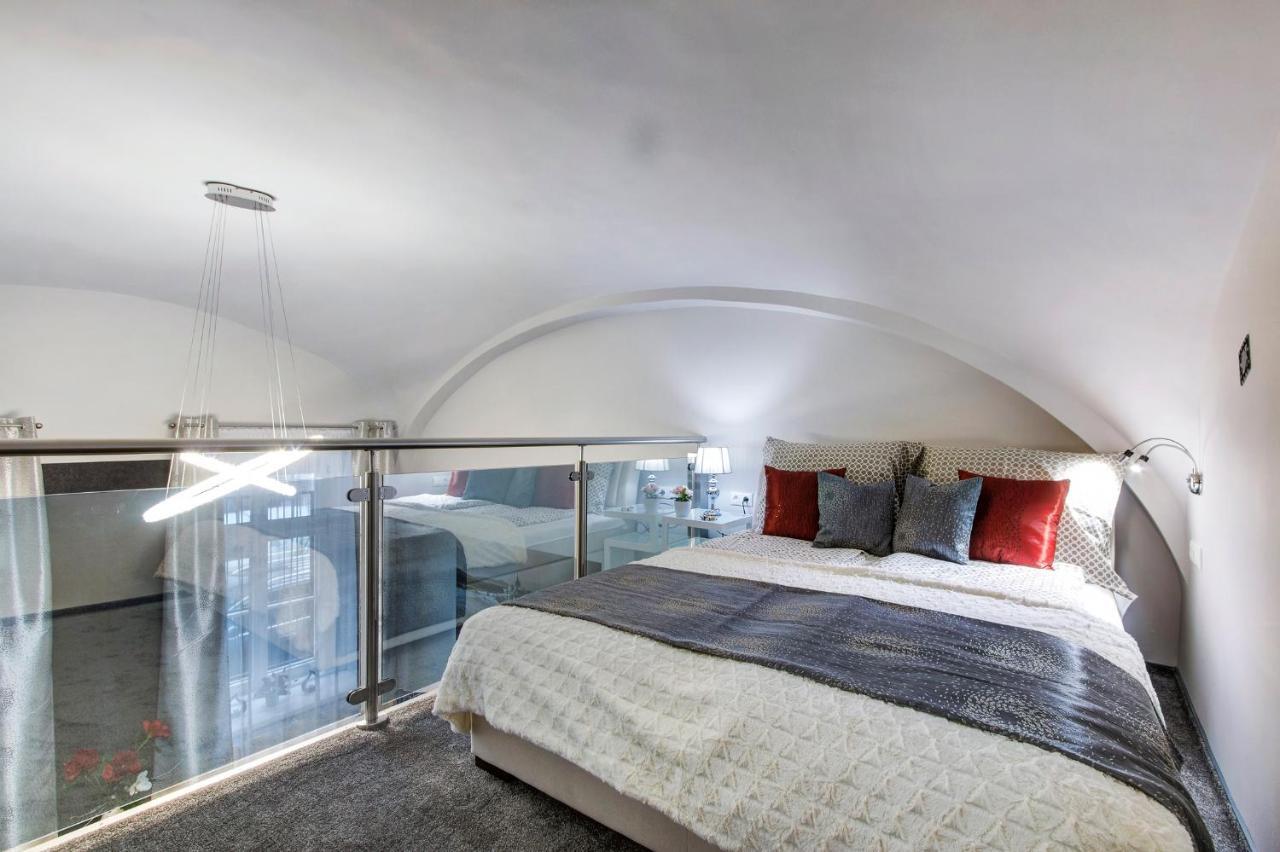 Sweet Dreams In The Heart Of The City Budapest Room photo