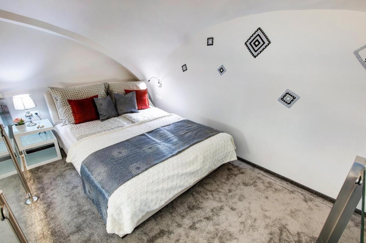 Sweet Dreams In The Heart Of The City Budapest Room photo