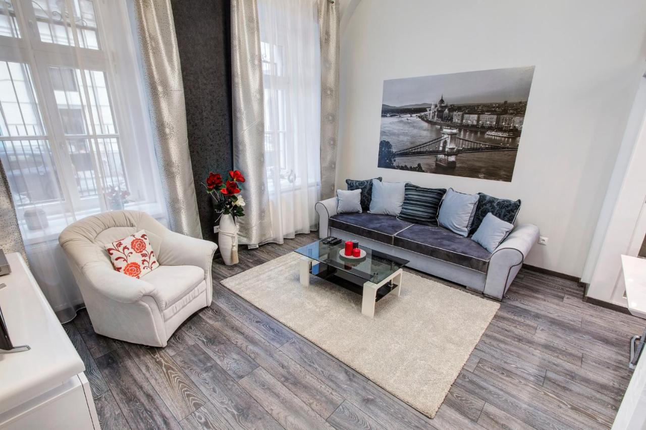 Sweet Dreams In The Heart Of The City Budapest Room photo