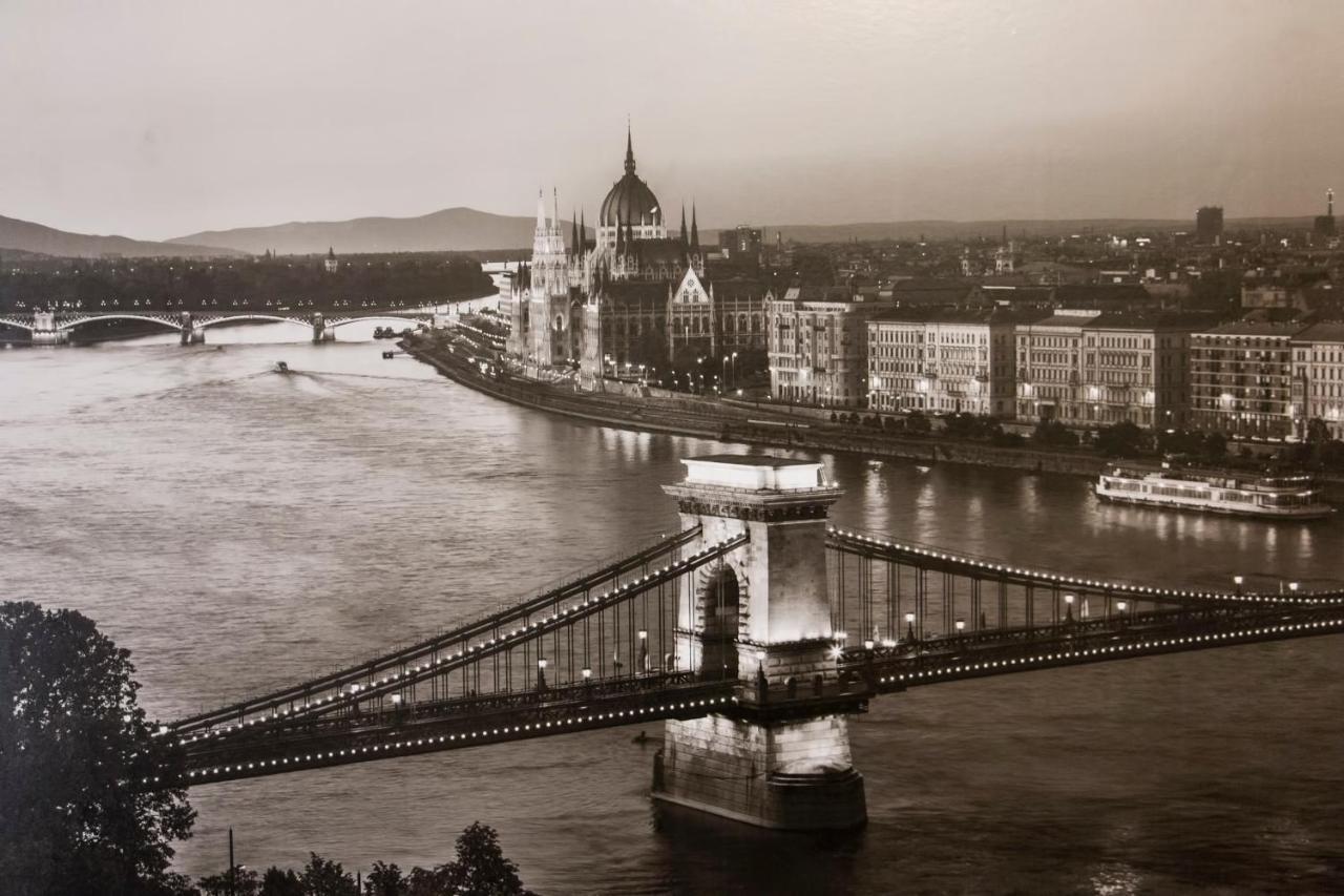 Sweet Dreams In The Heart Of The City Budapest Room photo