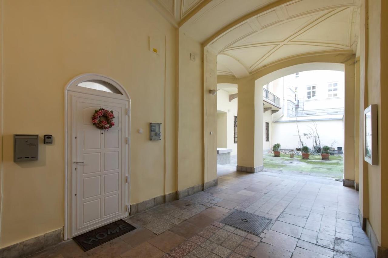 Sweet Dreams In The Heart Of The City Budapest Room photo